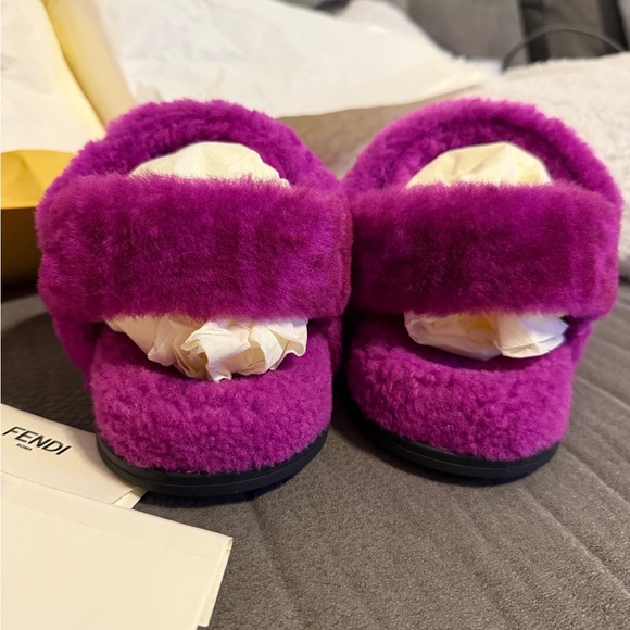Fendi Shearling FF Fendi Feel Sandals Bouganville - Picture 9 of 10